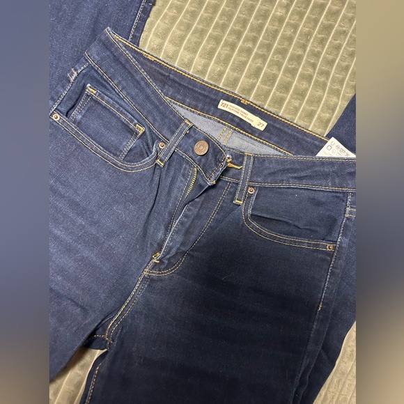 Levi’s skinny leg - Picture 2 of 2